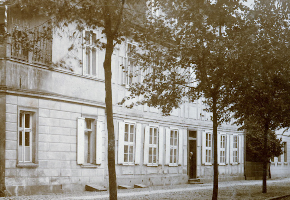 Fassade 1911, Familie Jahnke